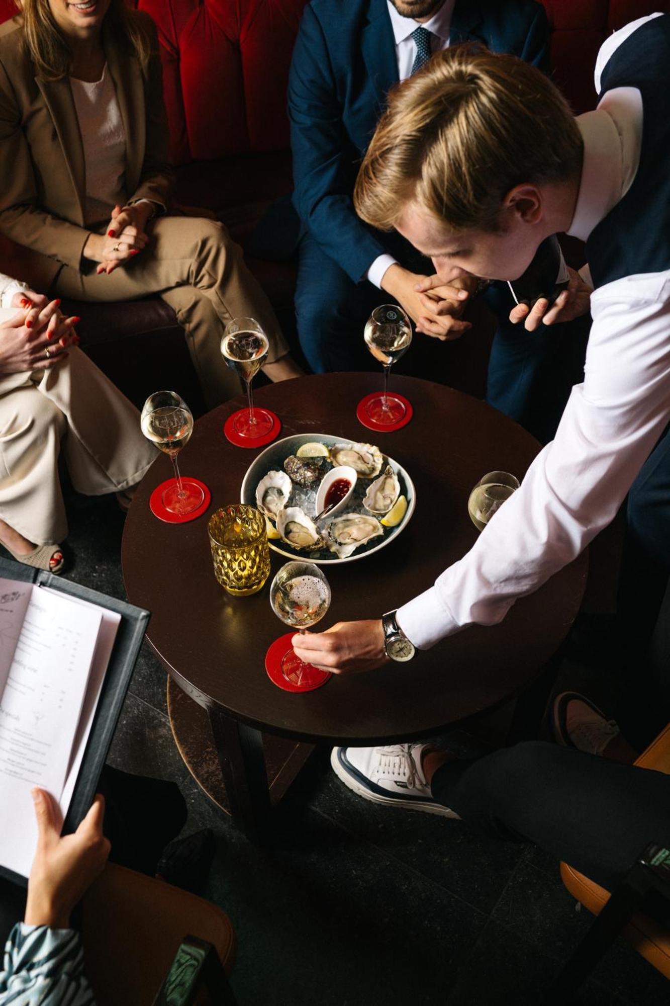 크루이쉐렌호텔 마스트리흐트 외부 사진 Oysters at the Oyster Bar